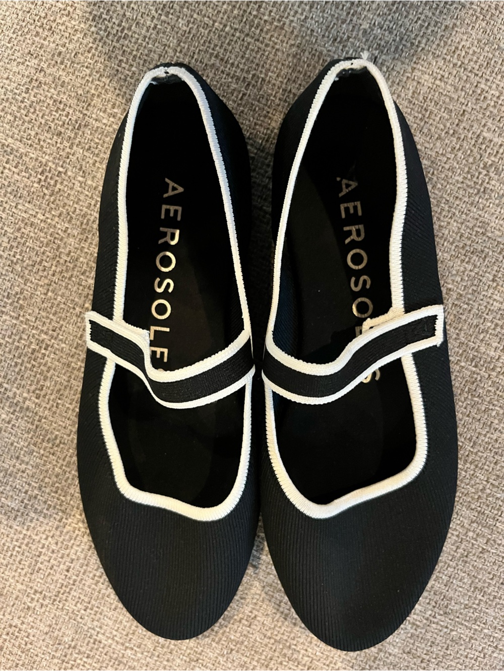 AEROSOLES 9.5 Black Mary Jane Flats with White Piping Ballet Style NWOT
